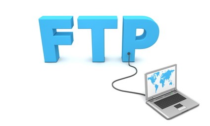 laptop with worldmap connected to the 3D word FTP